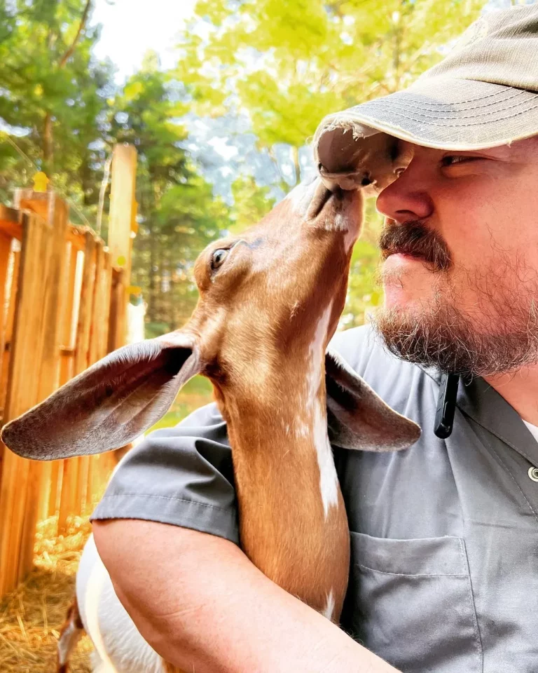 Green Gables E German Mark Eating Kens Hat